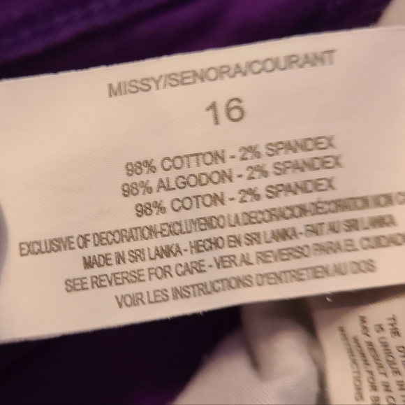 (582) Gloria Vanderbilt Woman's Amanda Classic Capri's, Size: 16 Color: Purple - Picture 6 of 15